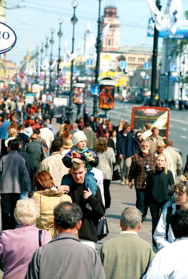 Russia’s suicide rate of about 20 people per 100,000 has nearly halved since 2001 - Sputnik International