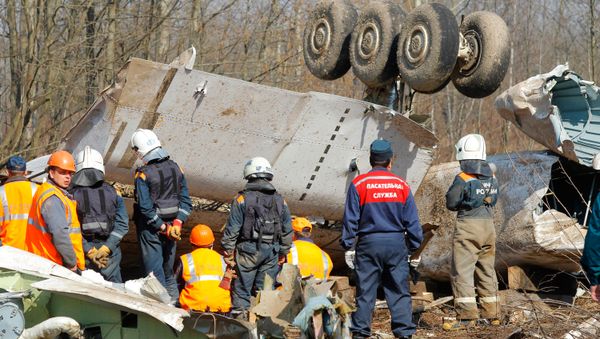 Search efforts continue at crash site in Smolensk woods - Sputnik International