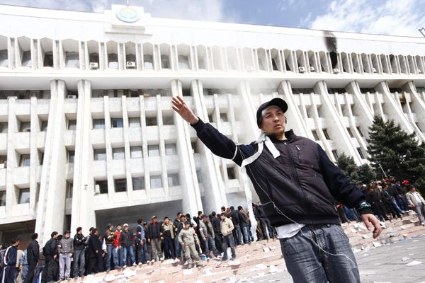New Kyrgyz government gets financial, moral support from abroad (WRAPUP) - Sputnik International