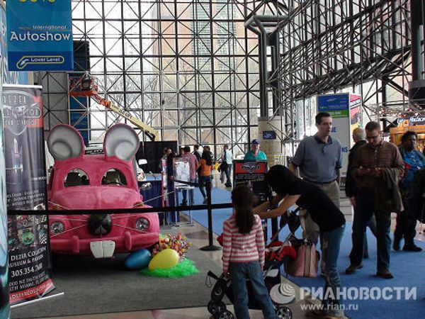 The Batmobile and other outlandish vehicles at the New-York car show - Sputnik International