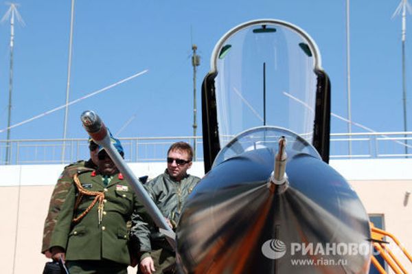 China unveils J-10 fighter - Sputnik International