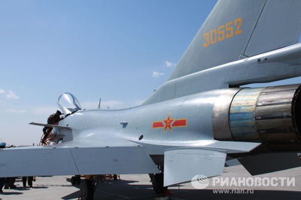 China unveils J-10 fighter - Sputnik International