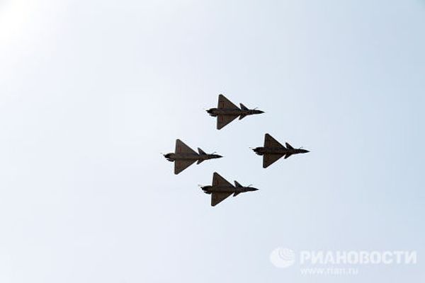 China unveils J-10 fighter - Sputnik International