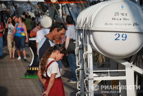 Russian sailing ship Kruzenshtern in Havana - Sputnik International