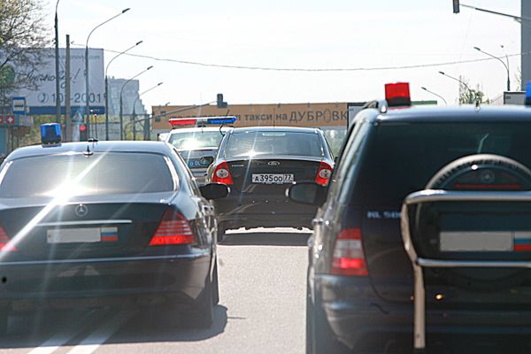 Russian drivers protest cars with flashing lights breaking road rules Russian drivers protest cars with flashing lights breaking road rules - Sputnik International