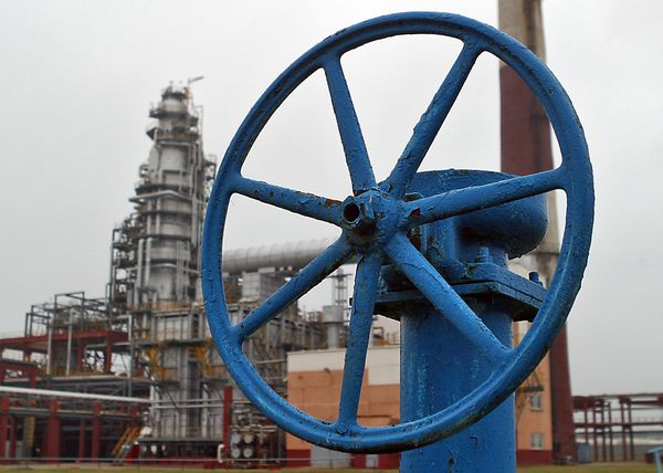 Russia intends to make Belarus pay compensation for a $1 billion revenue loss caused by Minsk exporting duty-free gasoline and other oil products under the guide of solvents Russia intends to make Belarus pay compensation for a $1 billion revenue loss caused by Minsk exporting duty-free gasoline and other oil products under the guide of solvents - Sputnik International