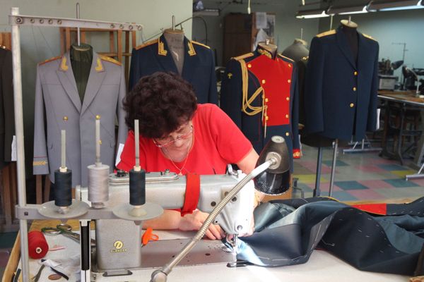 Making uniforms for the Victory Day parade  - Sputnik International