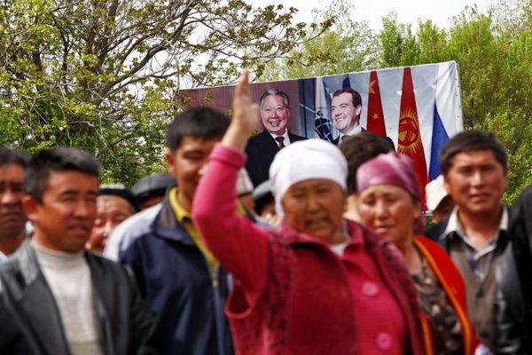 Bakiyev supporters - Sputnik International