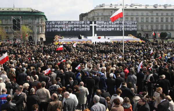 Poland pays last respect to President Lech Kaczynski and his wife Maria - Sputnik International