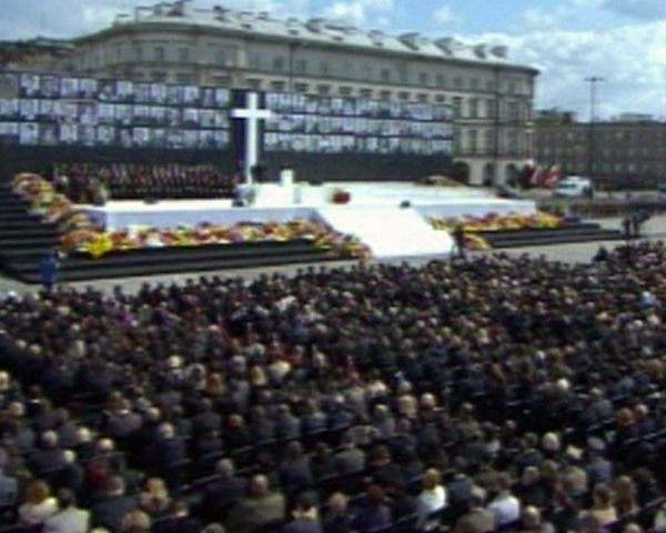 Mourners in Warsaw pay last tribute to plane crash victims - Sputnik International