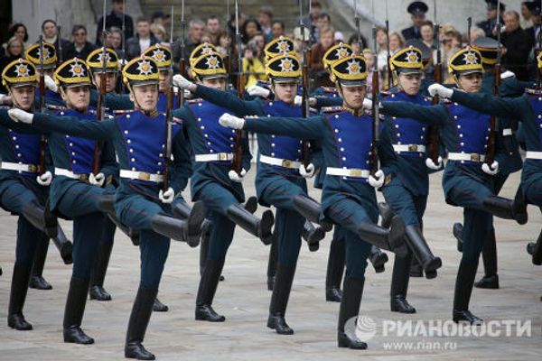 Foot and horse guards: What the Presidential Regiment is capable of  - Sputnik International