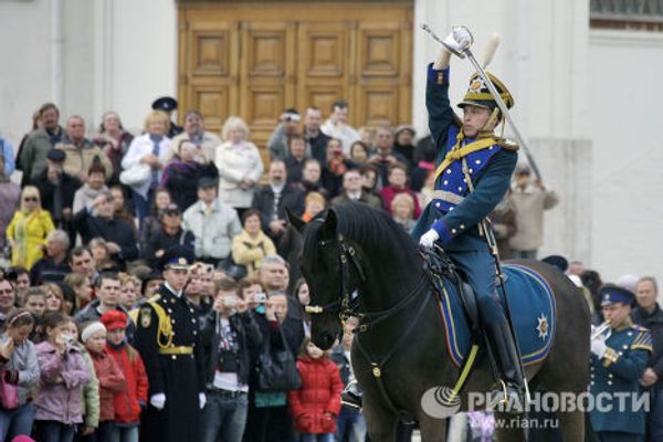 Foot and horse guards: What the Presidential Regiment is capable of  - Sputnik International