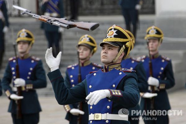 Foot and horse guards: What the Presidential Regiment is capable of  - Sputnik International