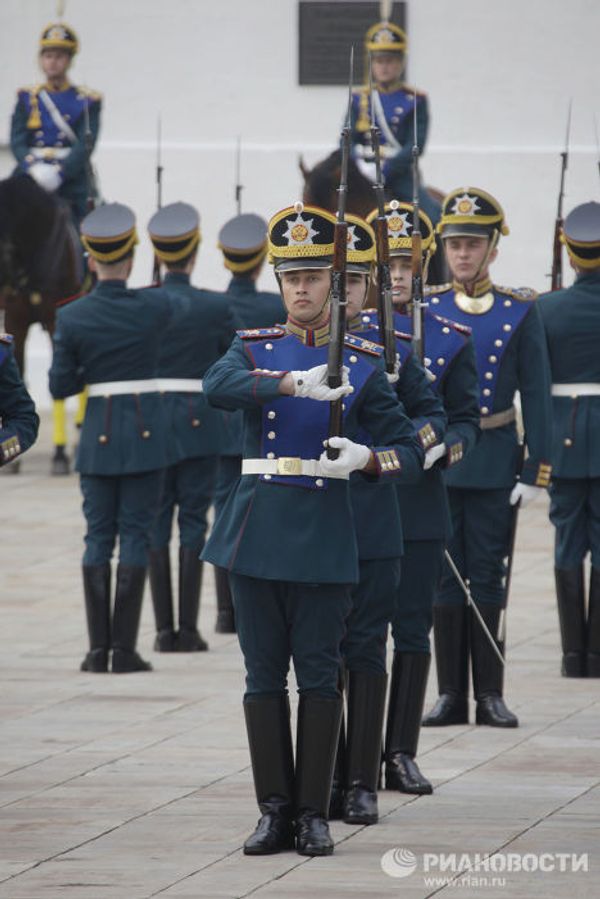 Foot and horse guards: What the Presidential Regiment is capable of  - Sputnik International