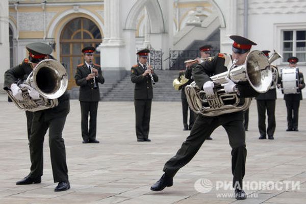 Foot and horse guards: What the Presidential Regiment is capable of  - Sputnik International