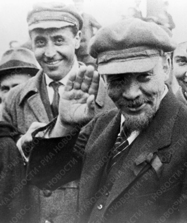 The leader of the world proletariat, Vladimir Lenin, his comrades and relatives - Sputnik International