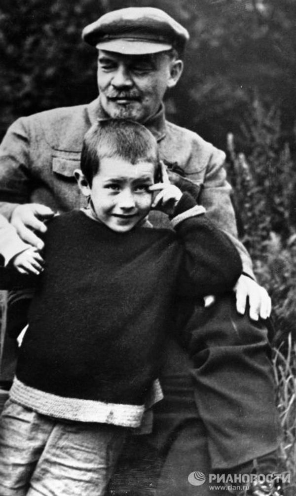 The leader of the world proletariat, Vladimir Lenin, his comrades and relatives - Sputnik International