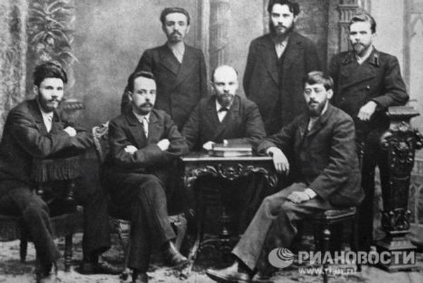 The leader of the world proletariat, Vladimir Lenin, his comrades and relatives - Sputnik International