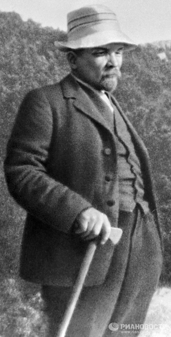 The leader of the world proletariat, Vladimir Lenin, his comrades and relatives - Sputnik International