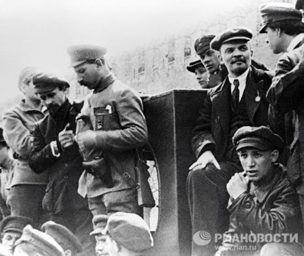 The leader of the world proletariat, Vladimir Lenin, his comrades and relatives - Sputnik International