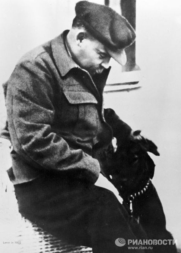 The leader of the world proletariat, Vladimir Lenin, his comrades and relatives - Sputnik International