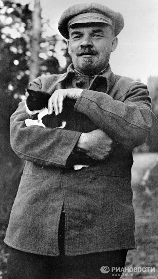 The leader of the world proletariat, Vladimir Lenin, his comrades and relatives - Sputnik International