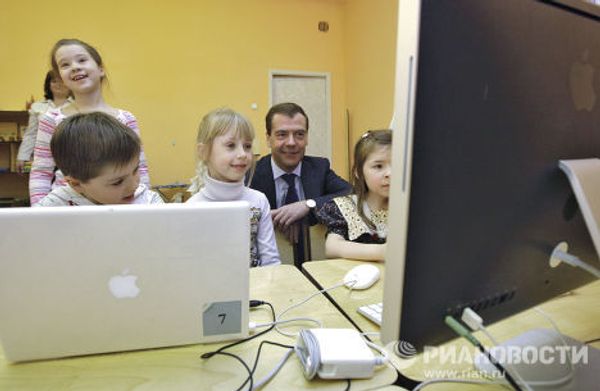 President Medvedev plays with Lego, watches cartoons at Moscow school President Medvedev plays with Lego, watches cartoons at Moscow school - Sputnik International
