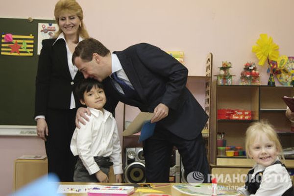 President Medvedev plays with Lego, watches cartoons at Moscow school President Medvedev plays with Lego, watches cartoons at Moscow school - Sputnik International