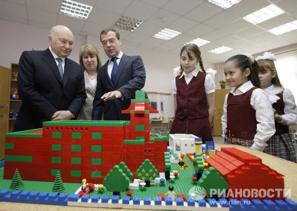 President Medvedev plays with Lego, watches cartoons at Moscow school President Medvedev plays with Lego, watches cartoons at Moscow school - Sputnik International