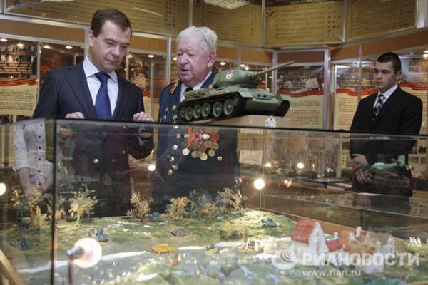 President Medvedev plays with Lego, watches cartoons at Moscow school President Medvedev plays with Lego, watches cartoons at Moscow school - Sputnik International