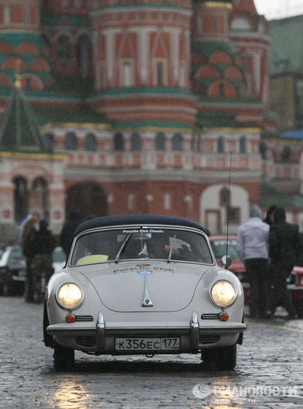 Old-timers on the streets of Moscow Old-timers on the streets of Moscow - Sputnik International