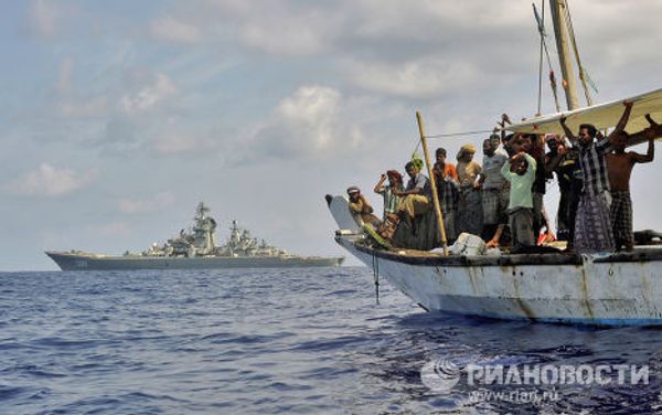 The Pyotr Veliky cruiser inspects a fishing boat - Sputnik International
