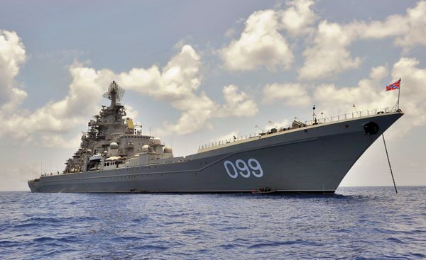 The Pyotr Veliky cruiser inspects a fishing boat - Sputnik International