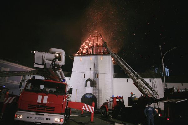 Two towers of Pskov Kremlin almost ruined by fire - Sputnik International