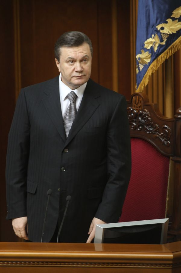 Ukraine's Yanukovych signs Russian naval base deal into law Ukraine's Yanukovych signs Russian naval base deal into law - Sputnik International