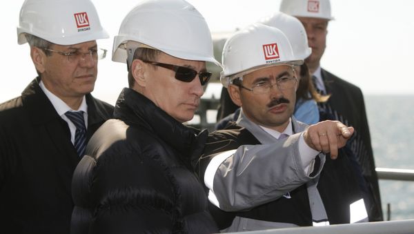 Премьер-министр РФ Владимир Путин посетил стационарную нефтяную платформу ОАО ЛУКОЙЛ Премьер-министр РФ Владимир Путин посетил стационарную нефтяную платформу ОАО ЛУКОЙЛ - Sputnik International