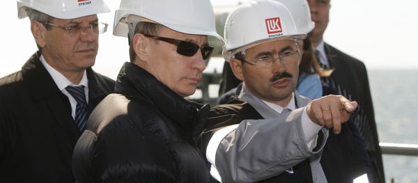Премьер-министр РФ Владимир Путин посетил стационарную нефтяную платформу ОАО ЛУКОЙЛ Премьер-министр РФ Владимир Путин посетил стационарную нефтяную платформу ОАО ЛУКОЙЛ - Sputnik International