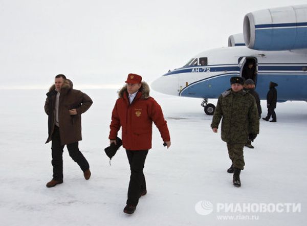 Putin and the polar bear on Franz Josef Land - Sputnik International