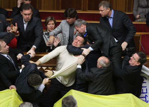 Ukrainian deputies to compensate parliamentary brawl damage - Sputnik International
