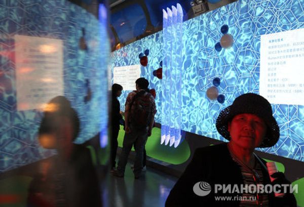 Russia Pavilion at World Expo 2010 and its first visitors Russia Pavilion at World Expo 2010 and its first visitors - Sputnik International