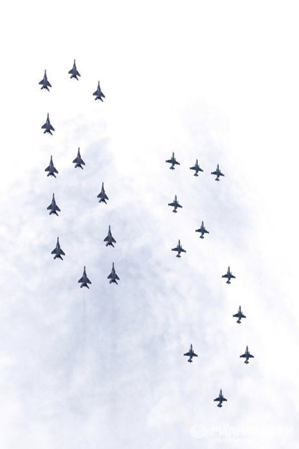 Russian warplanes rehearse Victory Day display Russian warplanes rehearse Victory Day display - Sputnik International