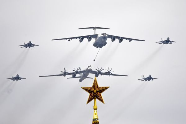 Russian warplanes rehearse Victory Day display  - Sputnik International