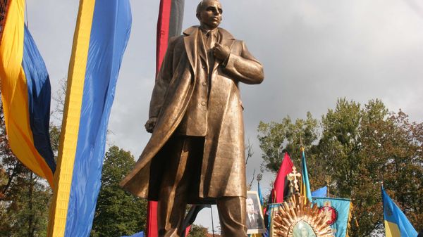 Открытие  памятника С. Бандере во Львове - Sputnik International