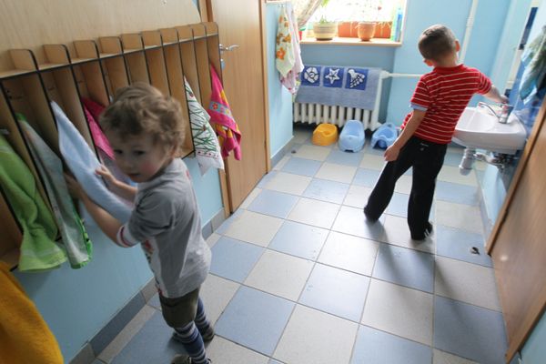 Russian Officials Split Over Proposed US Adoption Ban         - Sputnik International