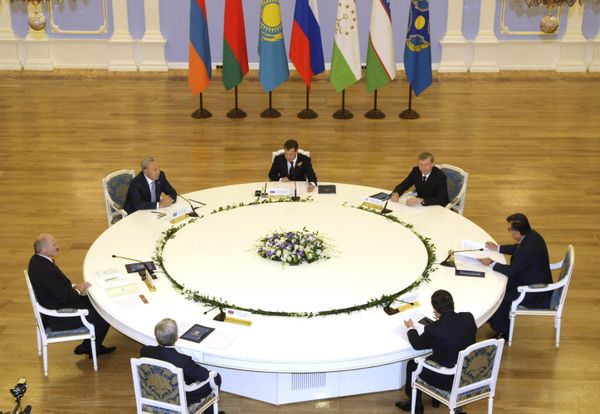 Russian President Dmitry Medvedev attends CSTO leaders' informal meeting - Sputnik International