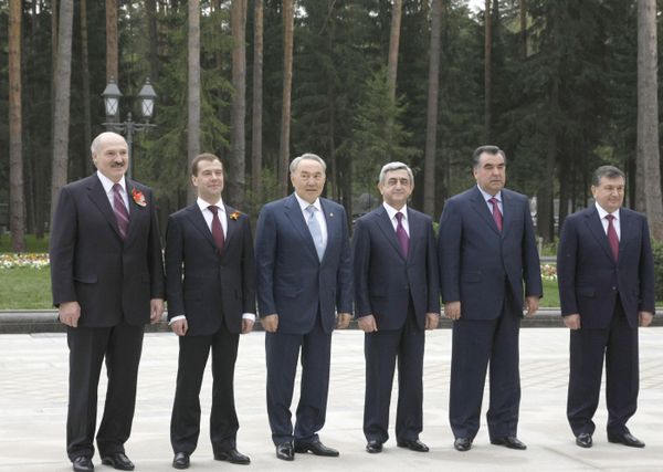 Russian President Dmitry Medvedev attends CSTO leaders' informal summit - Sputnik International