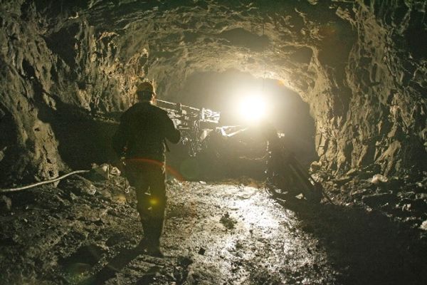 West Siberian mine hit by two blasts West Siberian mine hit by two blasts - Sputnik International