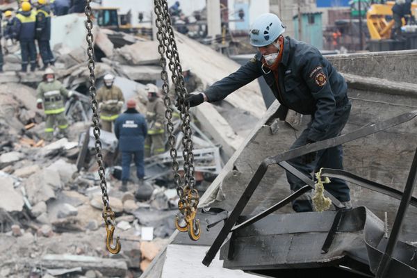 Rescue work at Siberian coalmine suspended over explosion risk Rescue work at Siberian coalmine suspended over explosion risk - Sputnik International