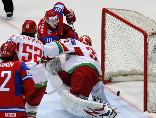 Russia sweeps to next round of 2010 hockey championship - Sputnik International