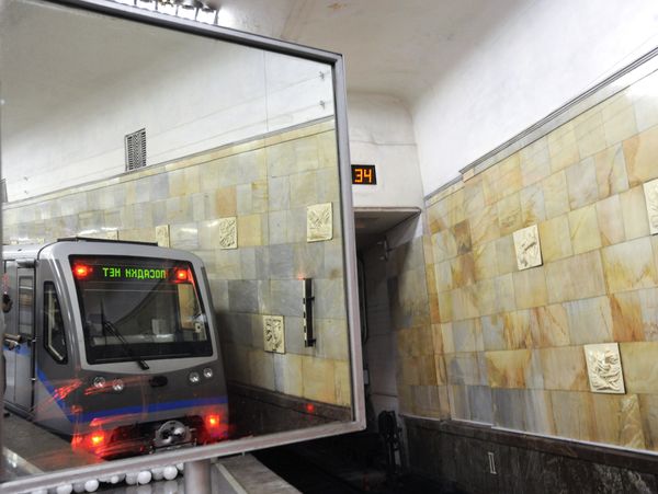 Moscow Metro's 75th anniversary marred by delay opening new stations - Sputnik International